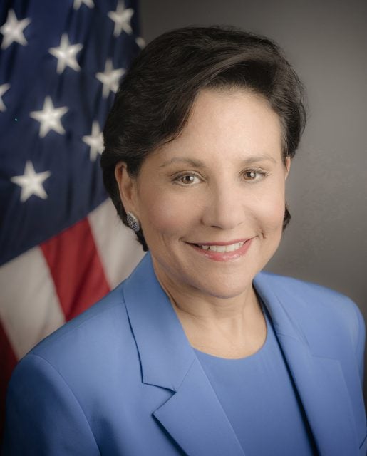 official_photo_secretary_penny_pritzker-2000