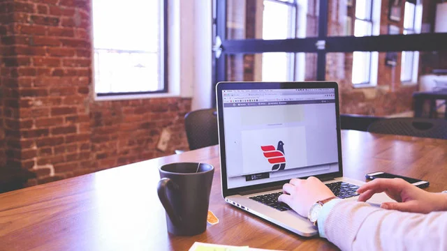 5 Ways Offices Drain Productivity [STUDY]