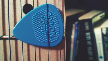 5 Best iPhone Apps to Help You Learn Guitar