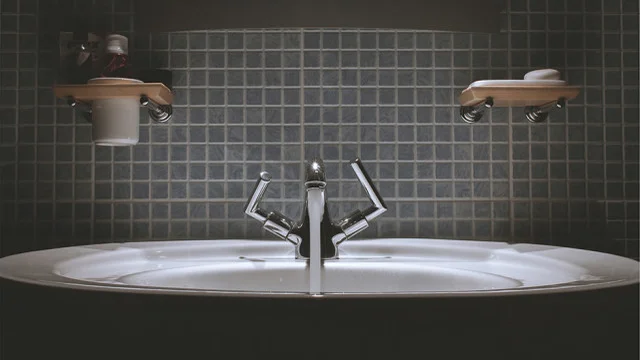 Stop Taking Your Smartphone Into the Bathroom