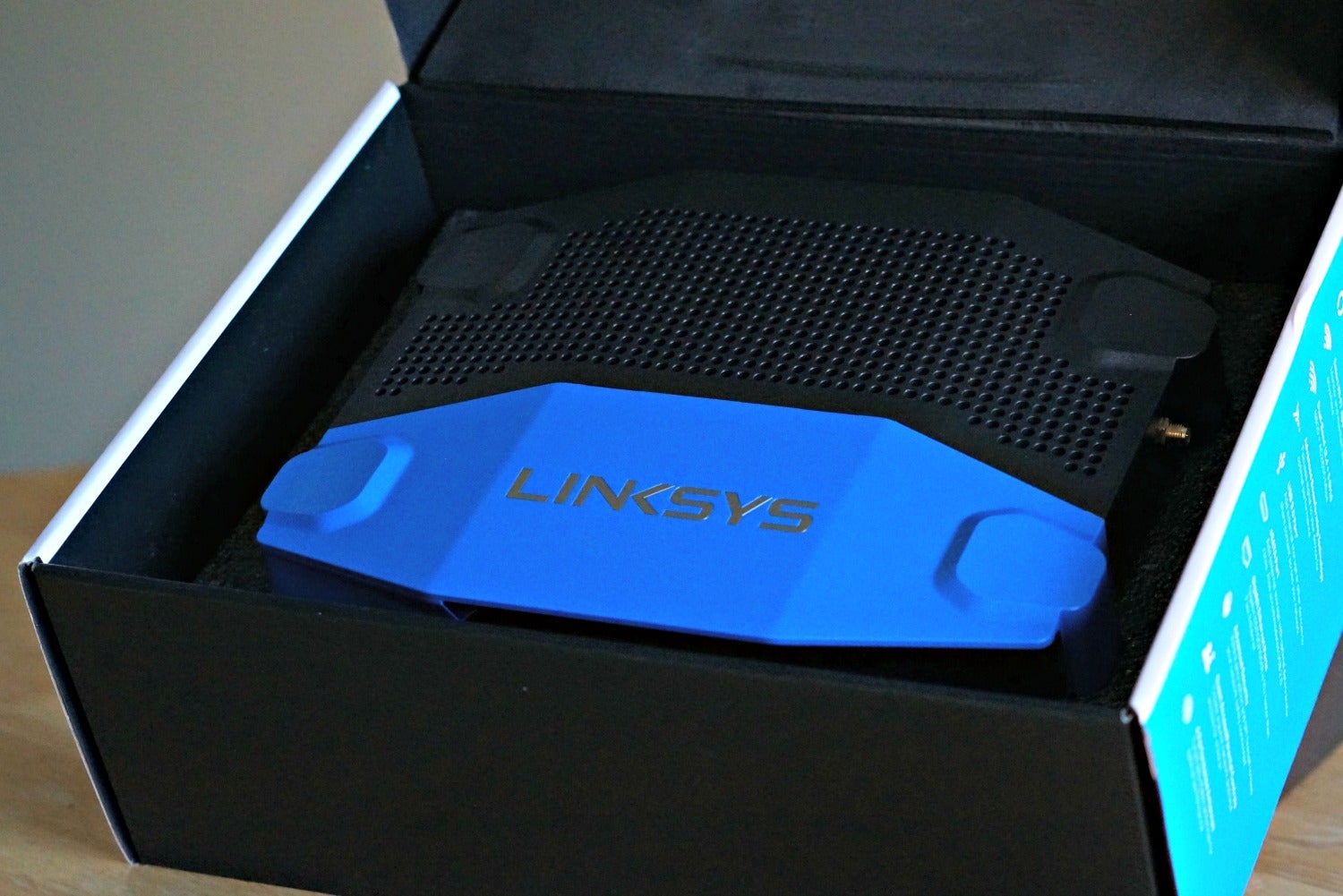 Linksys WRT 3200ACM Brings Back Original Design, DDWRT [Review]