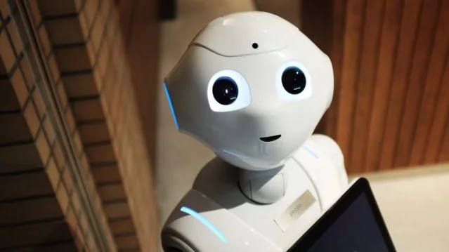 messaging bots and humans resized
