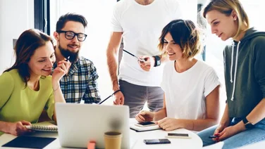 Influencer Marketing Gifting [Credit: Adobe Stock_138372976]