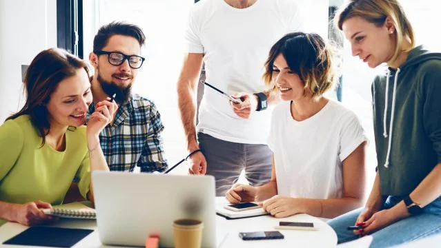 Influencer Marketing Gifting [Credit: Adobe Stock_138372976]