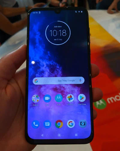 motorola one zoom front