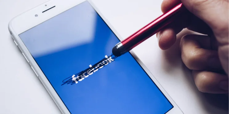 Musk tells users to delete facebook