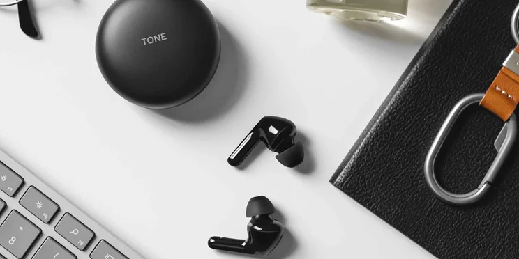 LG HBS-FN6 earbuds and case