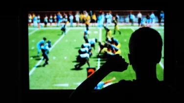 Apple likes live sports