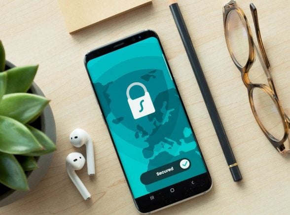An Email Scammer Stole 620K Photos From iCloud Accounts | Tech.co