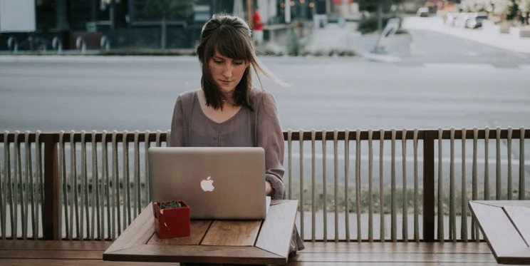 Apple delays return to office