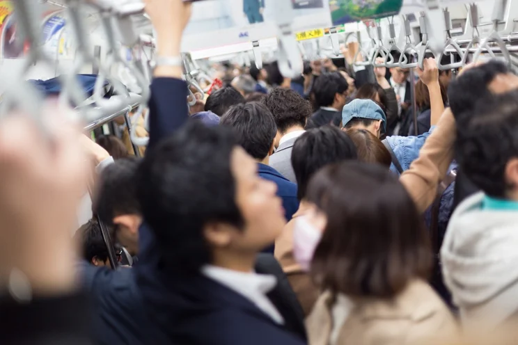 people-on-metro-work-commute
