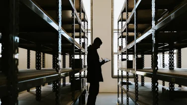 Tracking assets in a warehouse. Image source: Pexels