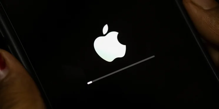 New version of iOS downloading on iPhone with Apple logo