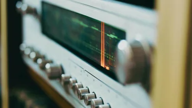 A radio with a tuning bar