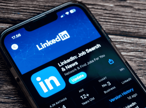 How To Use LinkedIn To Job Search: Tips & Templates for 2026