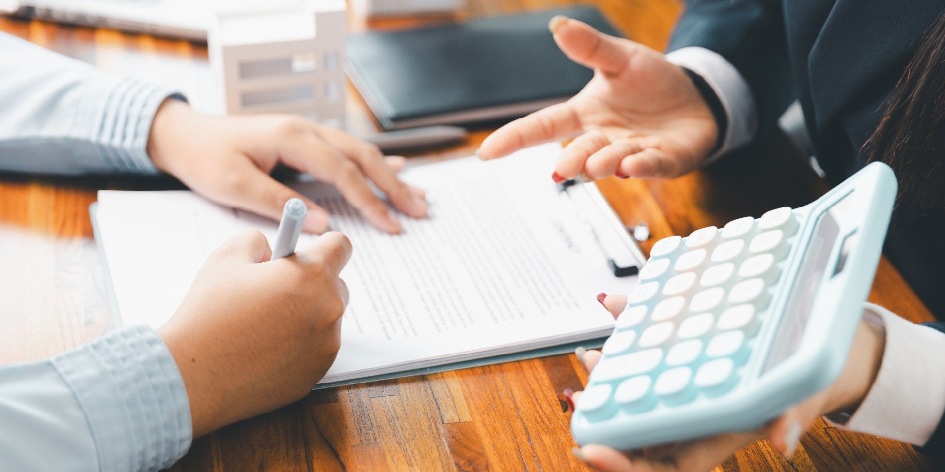 Negotiating with notes and calculator