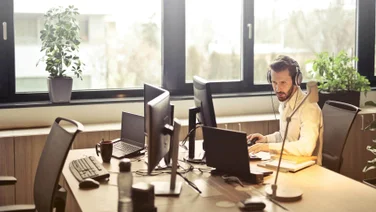 call center worker