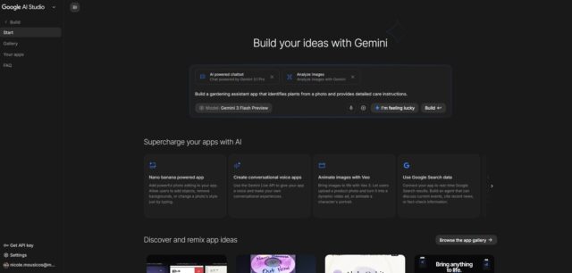 Google AI Studio I'm feeling lucky button